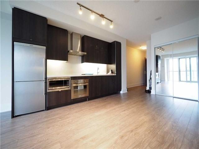 1901 - 300 Front St W