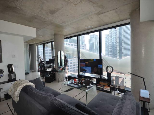 1101 - 224 King St W