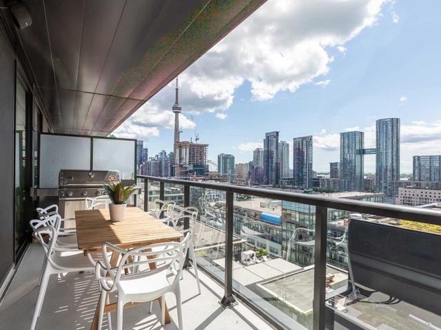 PH1424 - 629 King St W