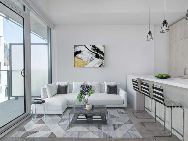 1533 - 8 Hillsdale Ave E