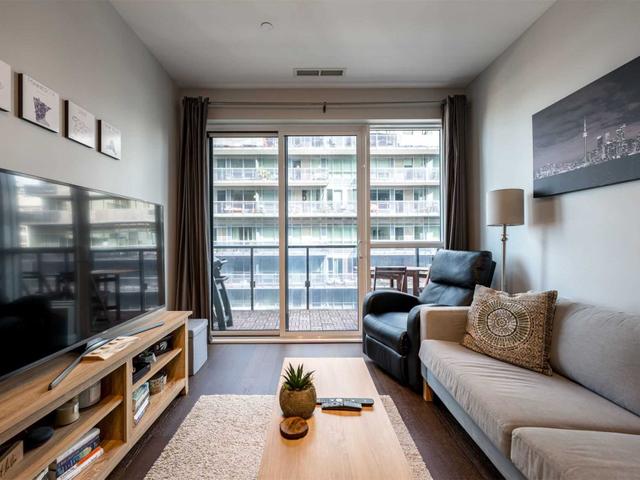 1046 - 1030 King St W