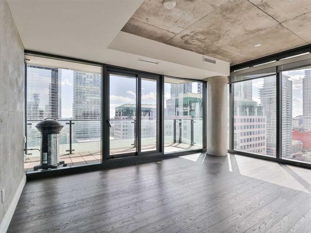 1707 - 224 King St W