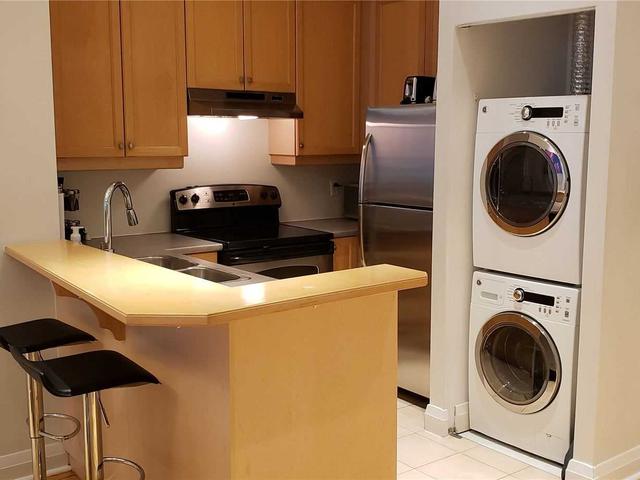 203 - 8 Wellesley St E