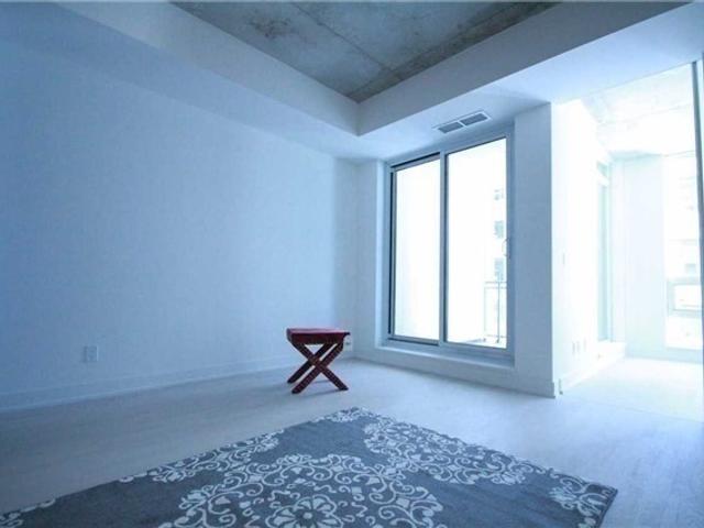 302 - 20 Gladstone Ave