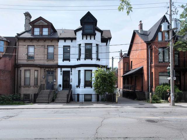 205 Gerrard St E