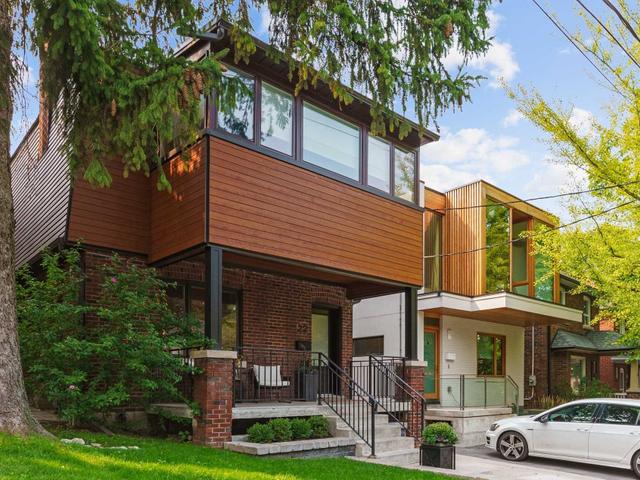 22 De Savery Cres