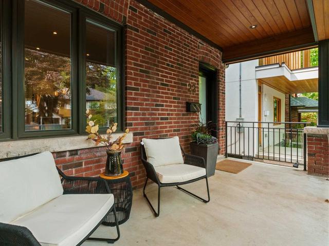 22 De Savery Cres