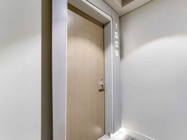 1009 - 1 Bloor St E