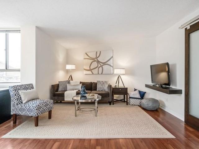 202 - 250 Queens Quay W