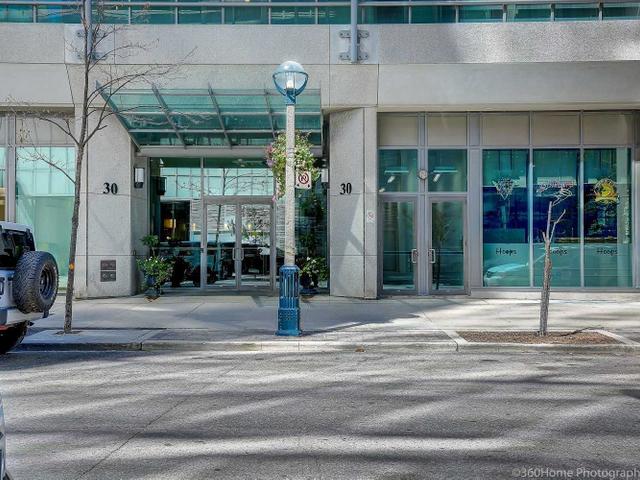 912 - 30 Grand Trunk Cres