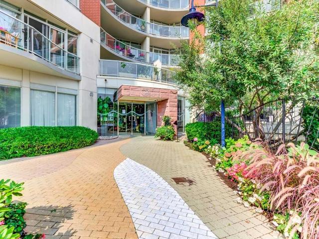 807 - 550 Queens Quay W