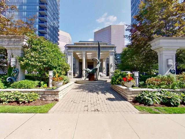 320 - 25 Greenview Ave