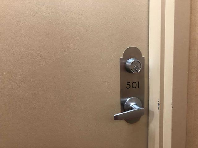 501 - 330 Adelaide St E