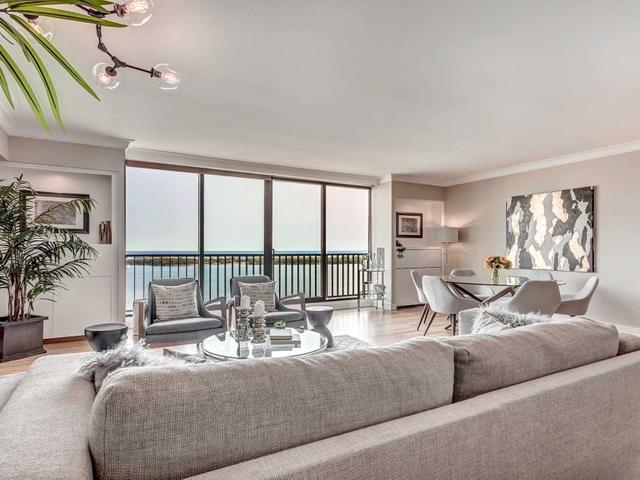 2820 - 33 Harbour Sq