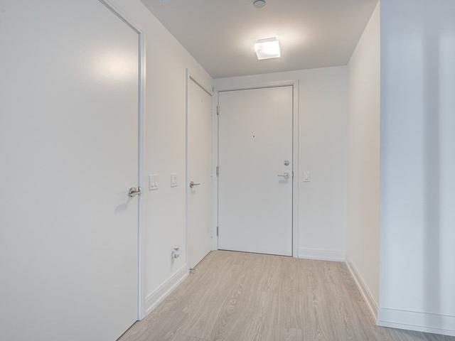 1002 - 181 Dundas St E