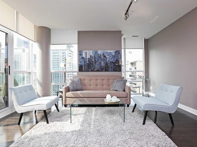 1806 - 88 Broadway Ave