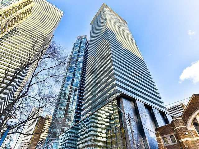 2002 - 33 Charles St E