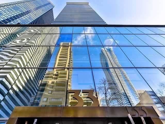 2002 - 33 Charles St E