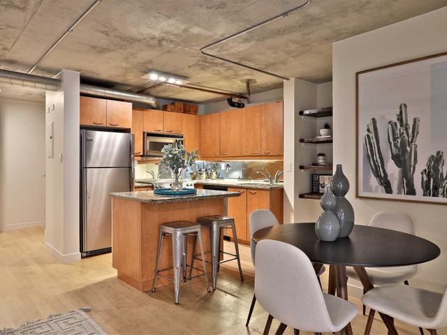 109 - 955 Queen St W