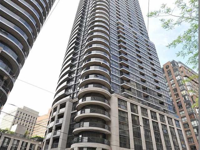 1810 - 21 Carlton St N