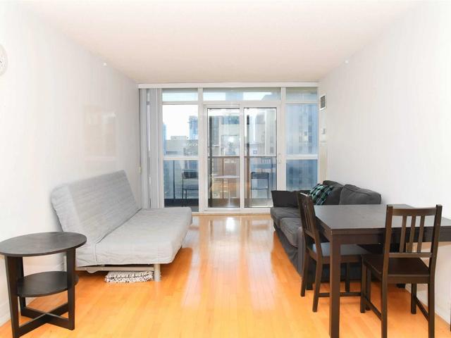 1810 - 21 Carlton St N