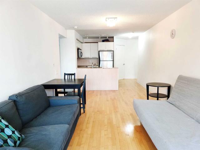 1810 - 21 Carlton St N