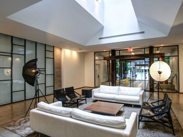 1014 - 1030 King St W