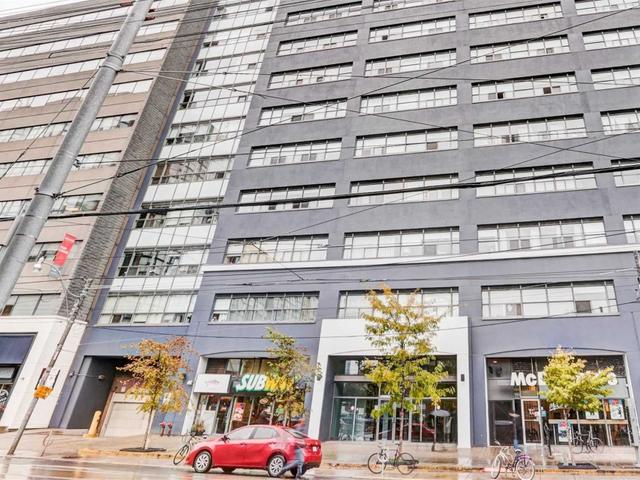 302 - 700 King St W