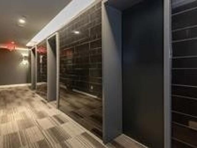 902 - 224 King  St W