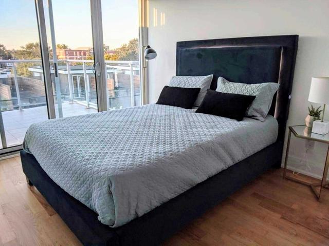 12 - 1636 Dundas St W