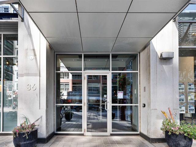 1121 - 36 Blue Jays Way