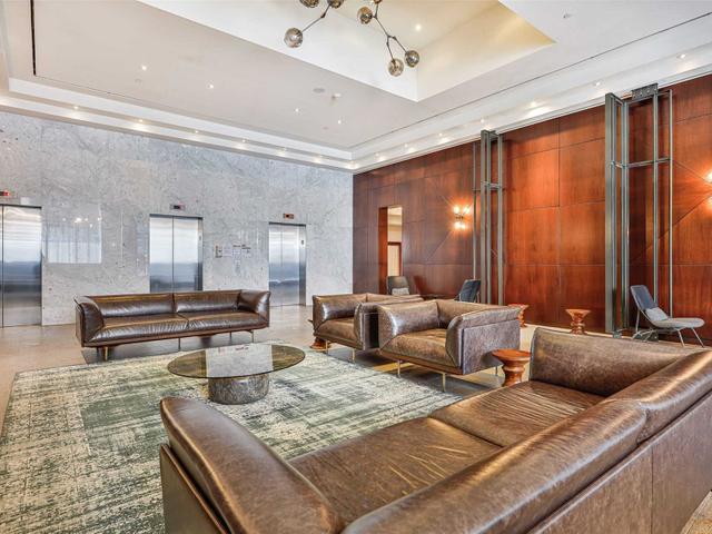 1121 - 36 Blue Jays Way