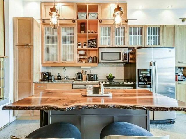 902 - 155 Dalhousie St