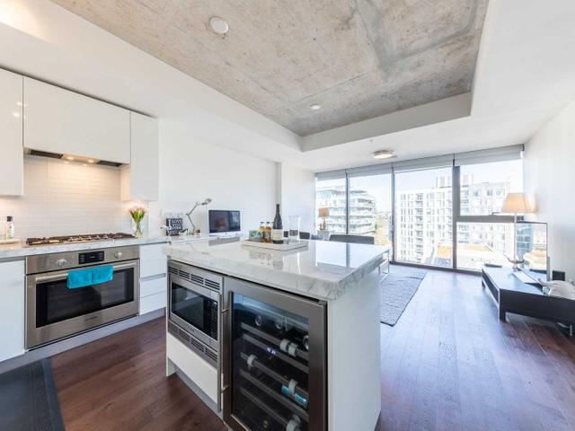 PH1411 - 629 King St W