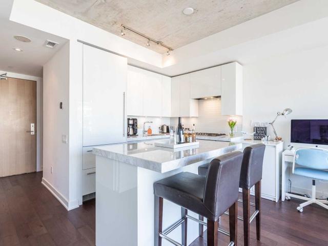 PH1411 - 629 King St W