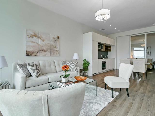 1115 - 111 St Clair Ave W