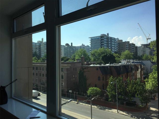 423 - 111 St.Clair Ave W