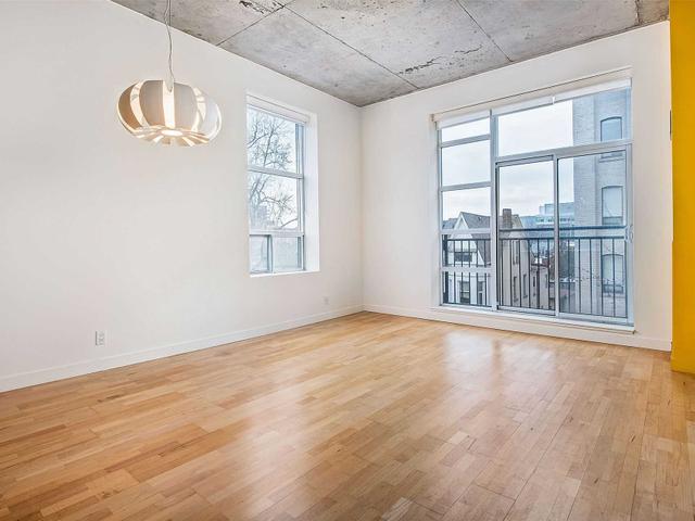 401 - 955 Queen St W