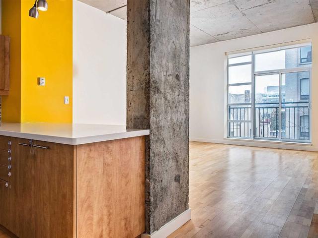 401 - 955 Queen St W