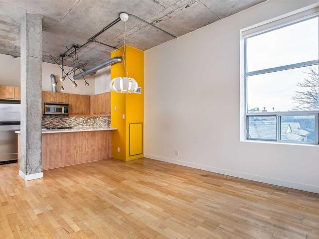 401 - 955 Queen St W