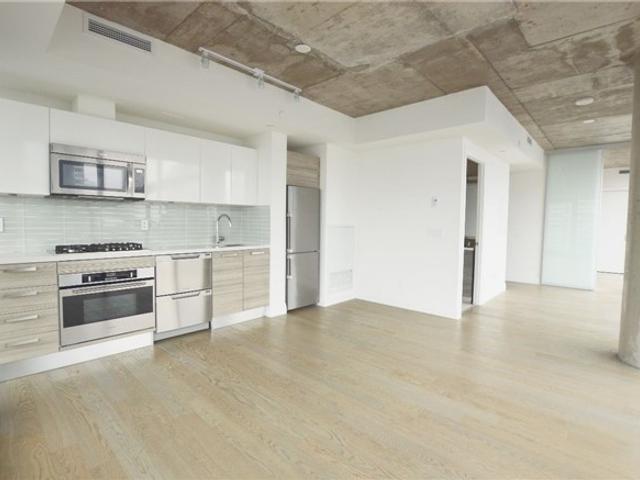 2101 - 224 King St W