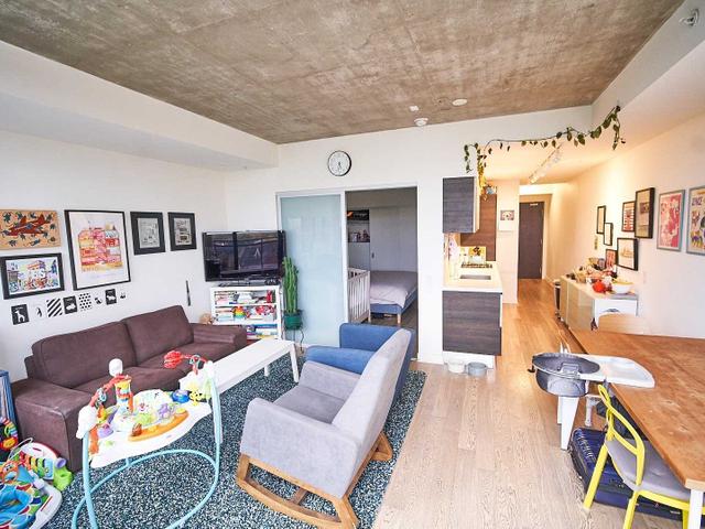 503 - 1239 Dundas St W