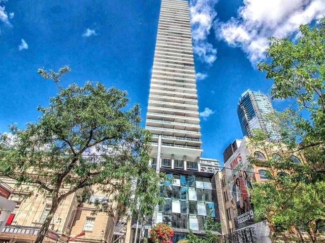 1605 - 224 King St W