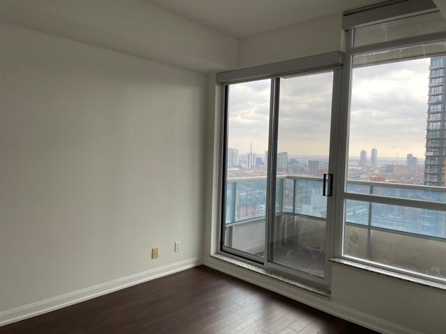 1907 - 500 Sherbourne St