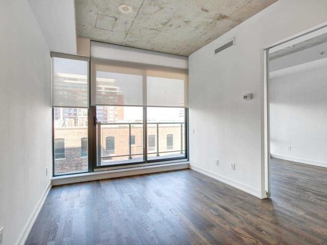 727 - 461 Adelaide St W