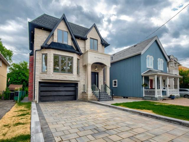 261 Poyntz Ave