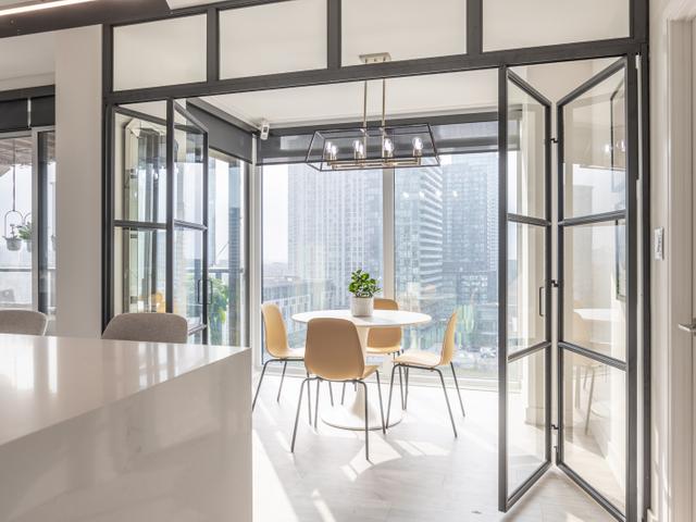 1002W - 27 Bathurst St