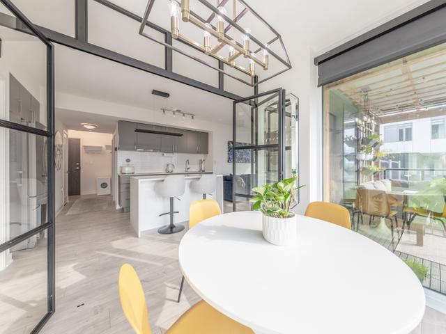 1002W - 27 Bathurst St