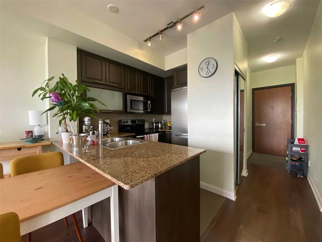 2001 - 500 Sherbourne St