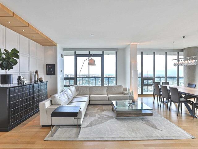 3904 - 33 Lombard St